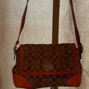 Coach crossover purse good condition